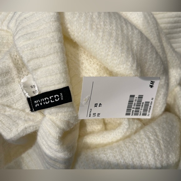 White H&M sweater V Neck XS NWT - Picture 3 of 3